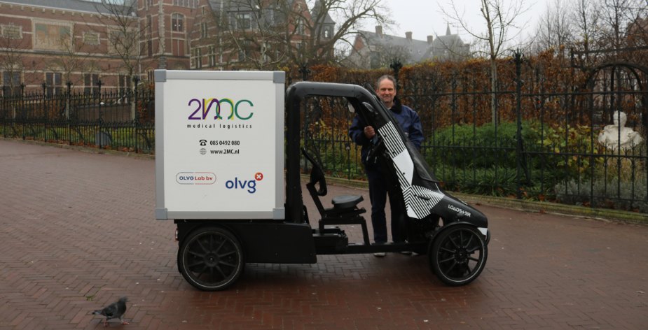 Vedette Harry is fietskoerier: “Ik fiets door heel Amsterdam”